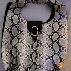 Stylish Black and White Snake Print Women's Bag